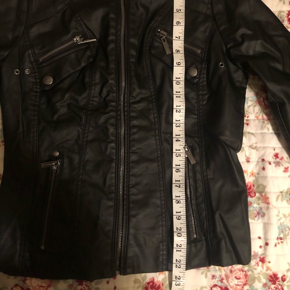 Beautiful black jacket - Picture 4 of 6